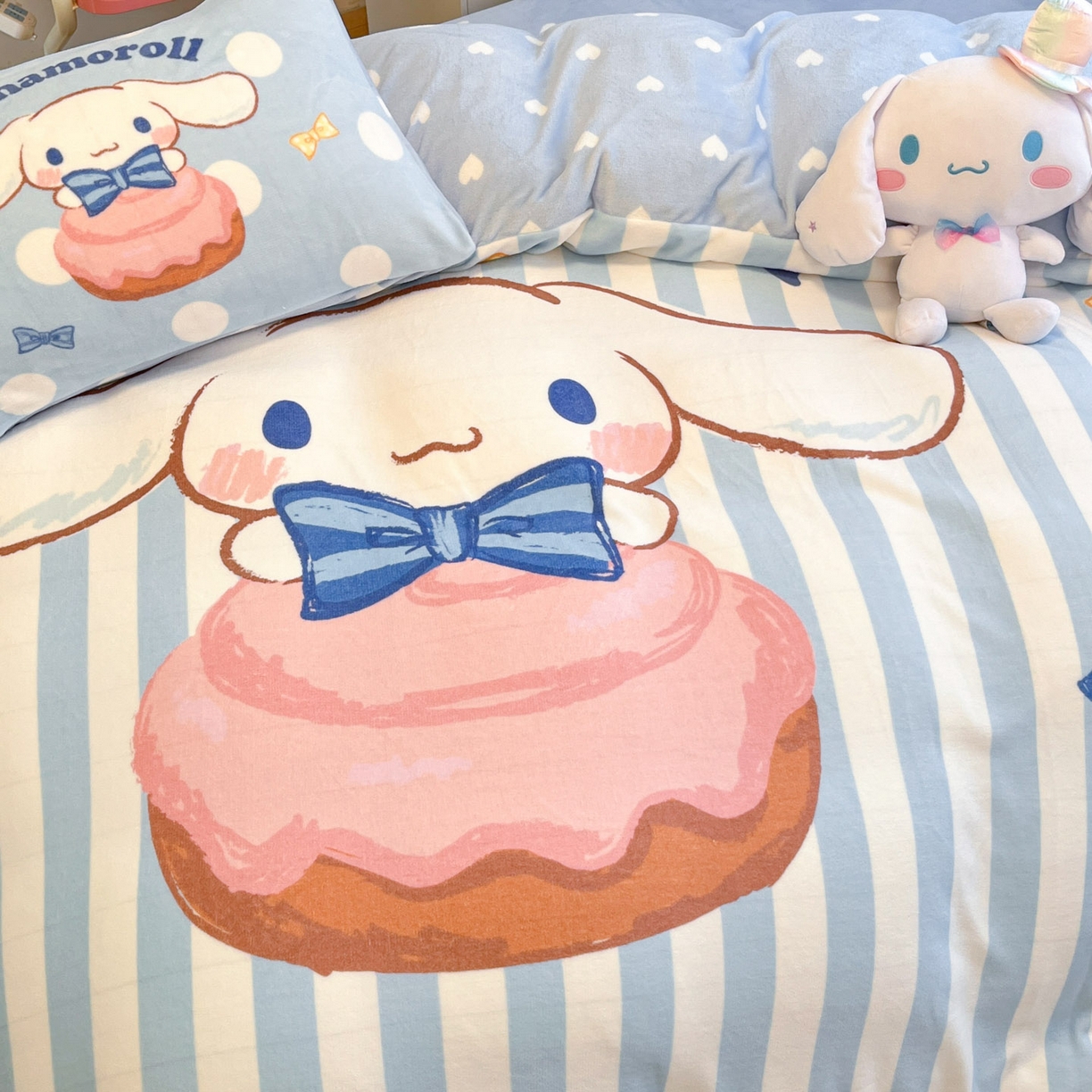 91家纺网 家纺一手货源 找家纺 暮思家居 2025新款正版授权三丽鸥大阪数码印花高克重加厚保暖牛奶绒四件套 绒大阪-条纹玉桂狗