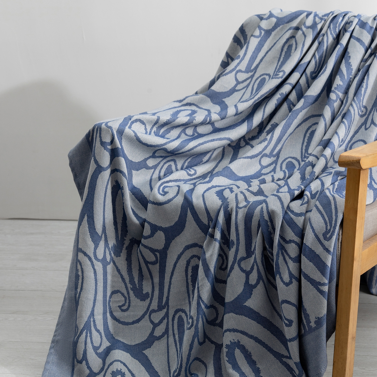 91家纺网 家纺一手货源 找家纺 悦织湾家纺 2025新款鹿毛绒针织毛毯航空毯空调毯四季毯轻奢时尚休闲毯办公室午睡毯 鹿毛绒蓝色腰果