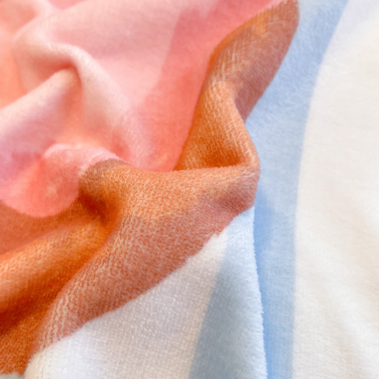 91家纺网 家纺一手货源 找家纺 暮思家居 2025新款正版授权三丽鸥大阪数码印花高克重加厚保暖牛奶绒四件套 绒大阪-条纹玉桂狗