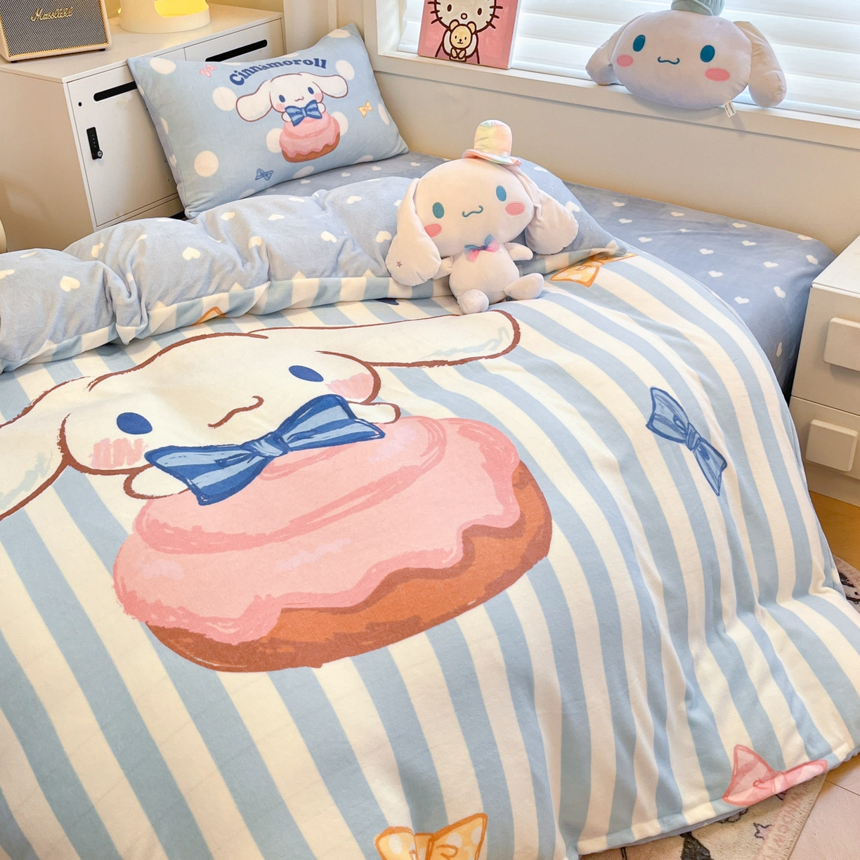 91家纺网 家纺一手货源 找家纺 暮思家居 2025新款正版授权三丽鸥大阪数码印花高克重加厚保暖牛奶绒四件套 绒大阪-条纹玉桂狗