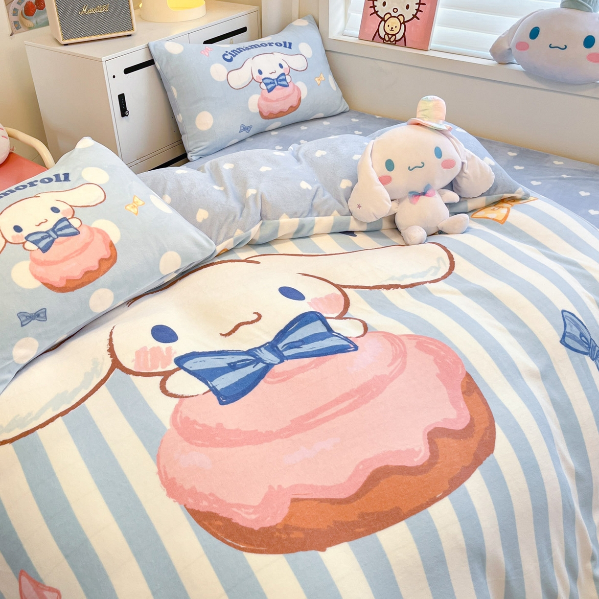 91家纺网 家纺一手货源 找家纺 暮思家居 2025新款正版授权三丽鸥大阪数码印花高克重加厚保暖牛奶绒四件套 绒大阪-条纹玉桂狗