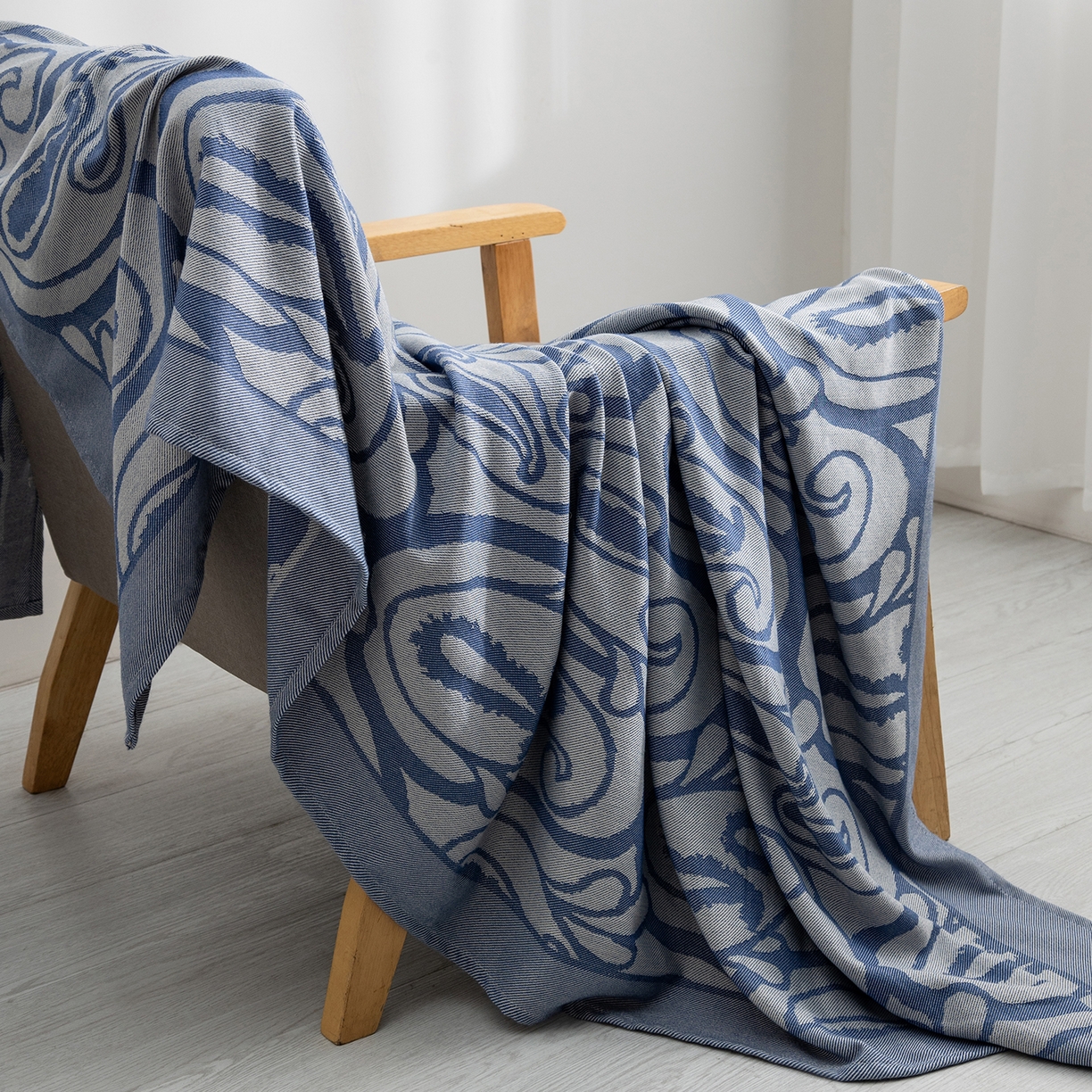 91家纺网 家纺一手货源 找家纺 悦织湾家纺 2025新款鹿毛绒针织毛毯航空毯空调毯四季毯轻奢时尚休闲毯办公室午睡毯 鹿毛绒蓝色腰果