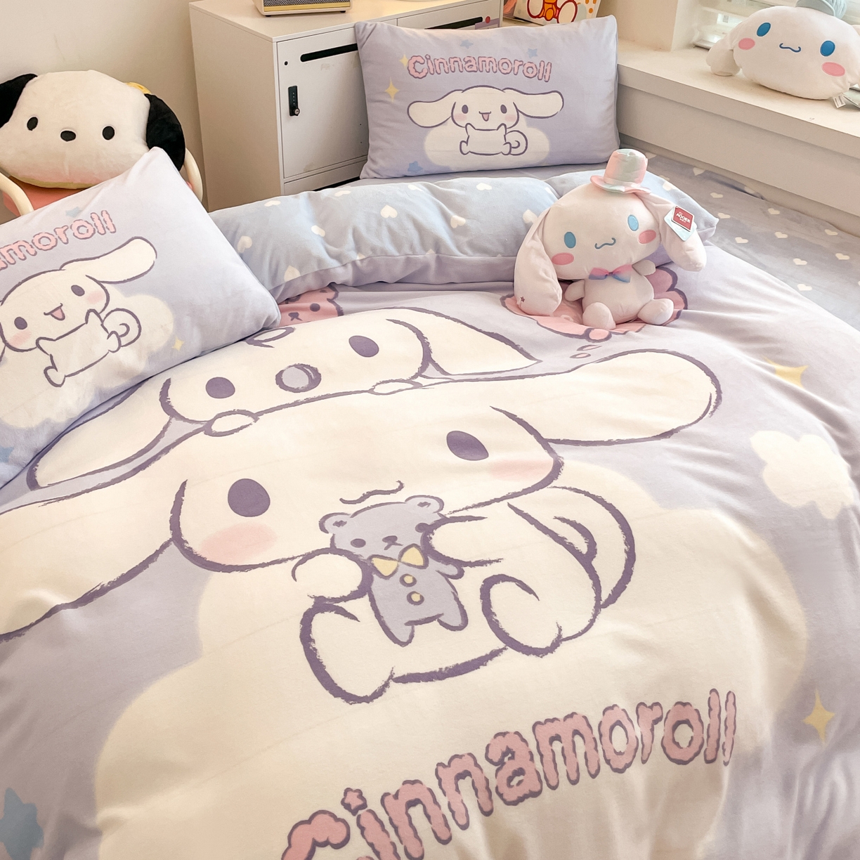 91家纺网 家纺一手货源 找家纺 暮思家居 2025新款正版授权三丽鸥大阪数码印花高克重加厚保暖牛奶绒四件套 绒大阪-玩偶玉桂狗