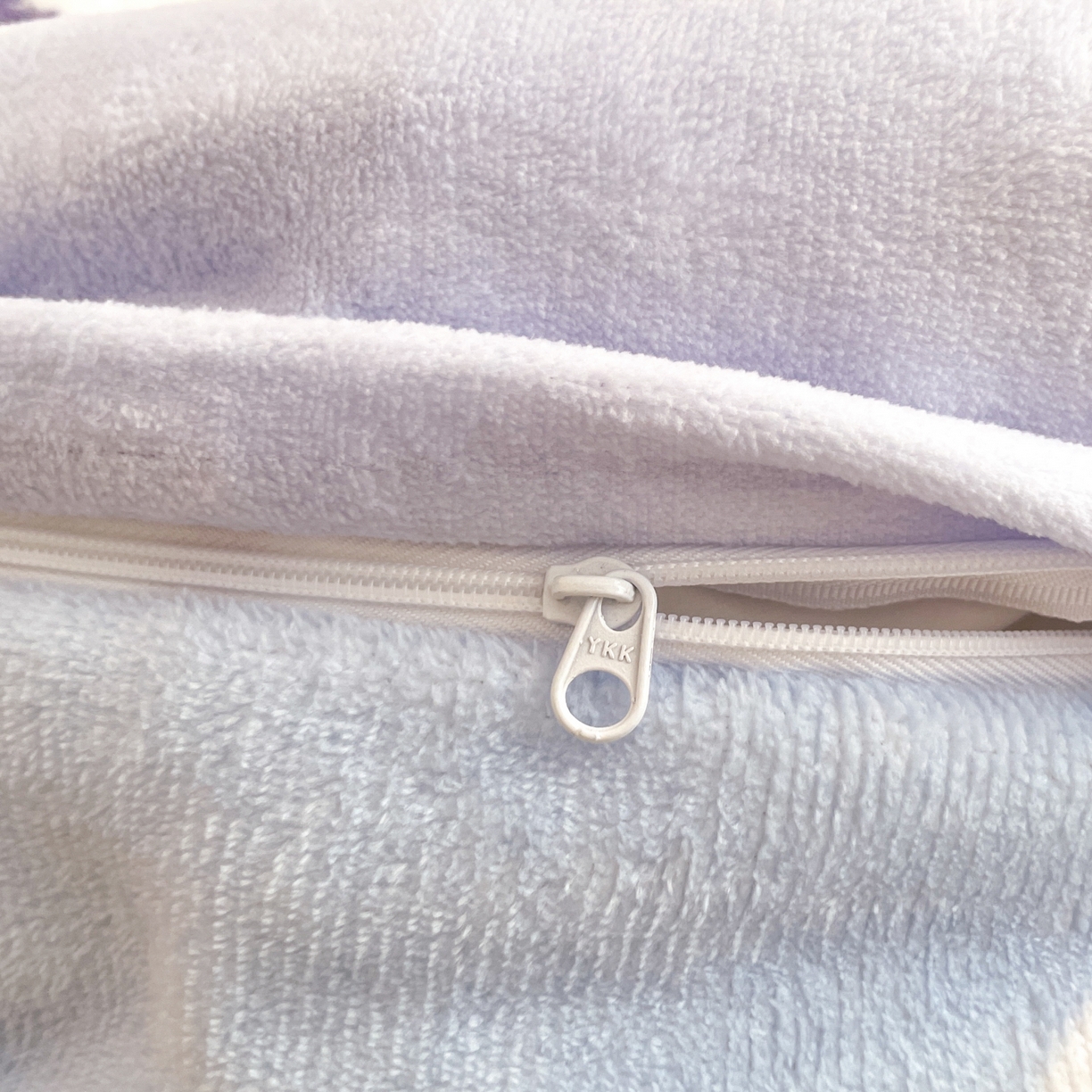 91家纺网 家纺一手货源 找家纺 暮思家居 2025新款正版授权三丽鸥大阪数码印花高克重加厚保暖牛奶绒四件套 绒大阪-玩偶玉桂狗