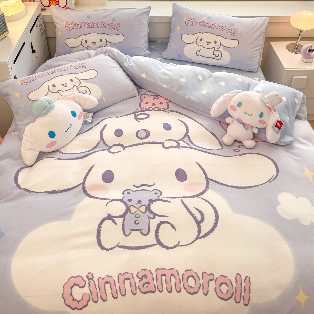 91家纺网 家纺一手货源 找家纺 暮思家居 2025新款正版授权三丽鸥大阪数码印花高克重加厚保暖牛奶绒四件套 绒大阪-玩偶玉桂狗