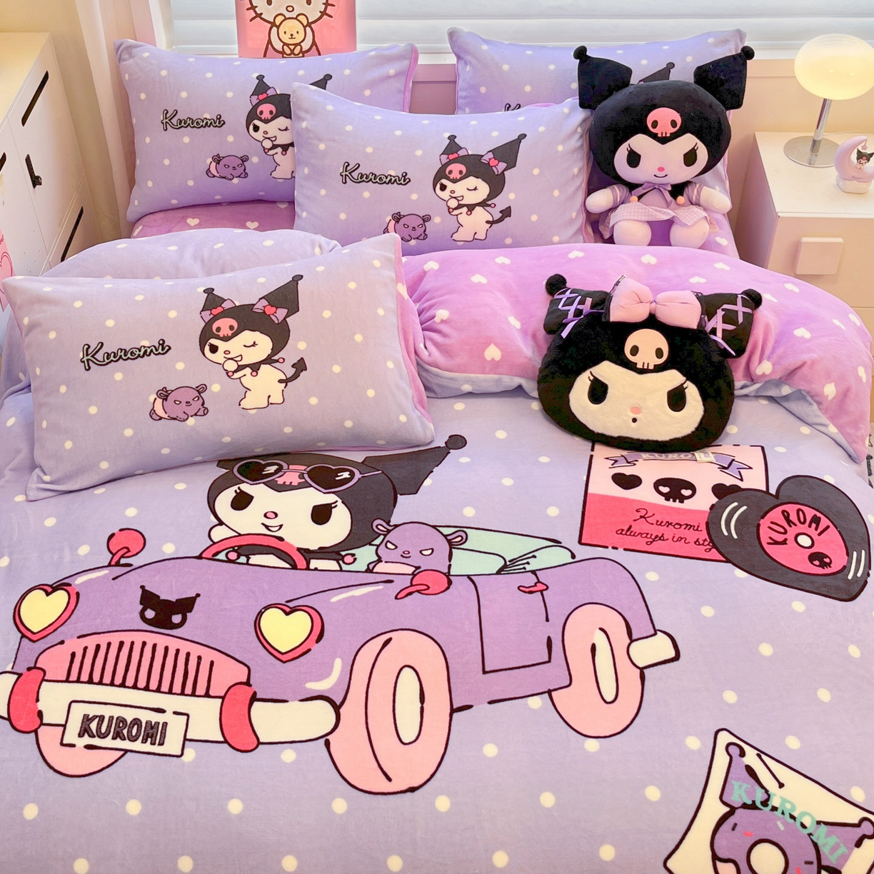 91家纺网 家纺一手货源 找家纺 暮思家居 2025新款正版授权三丽鸥大阪数码印花高克重加厚保暖牛奶绒四件套 绒大阪-小汽车库洛米