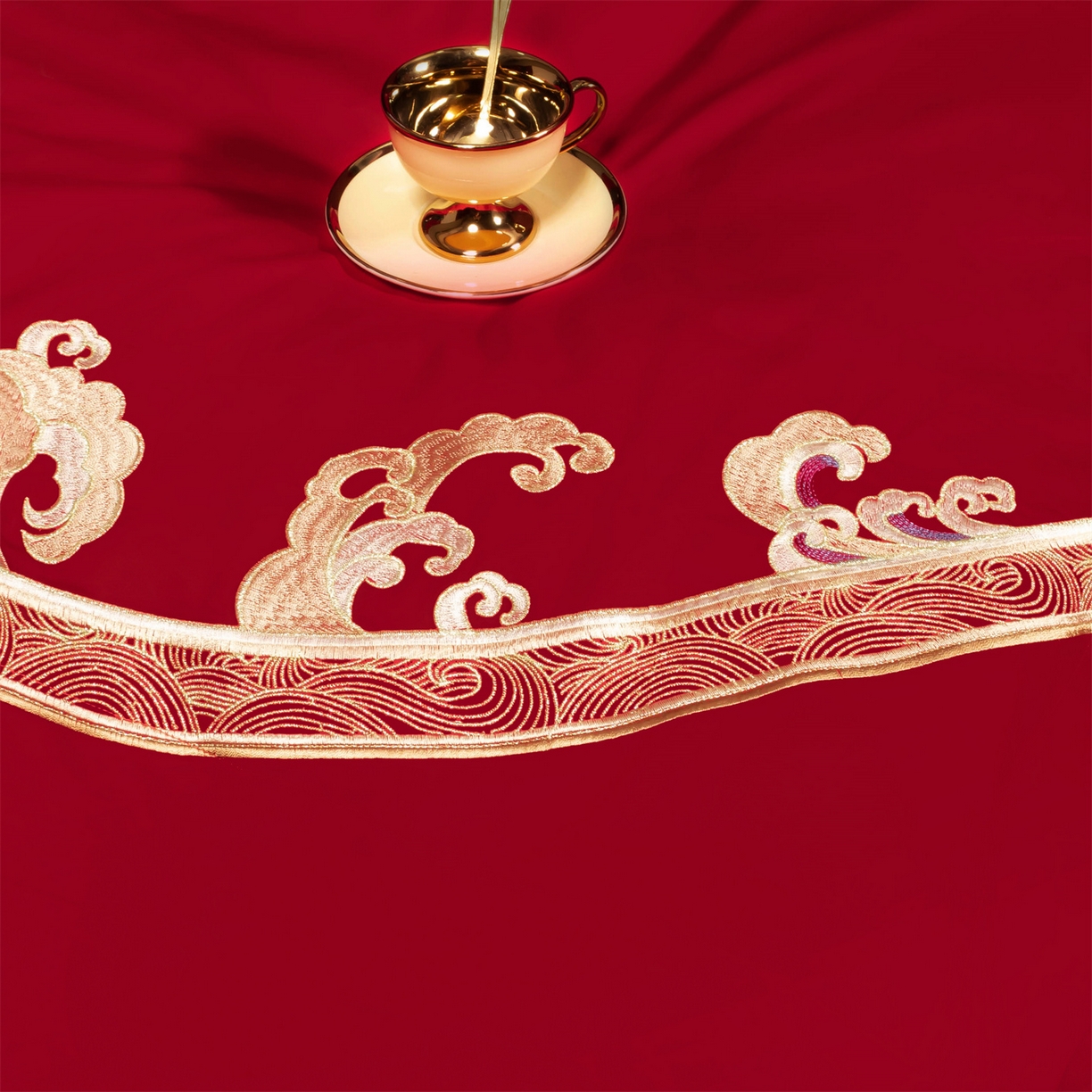 91家纺网 家纺一手货源 找家纺 美娘阁 2025新款长绒棉全棉贡缎提花款新中式古典韵味精美刺绣婚庆四件套系列 龙凤江山