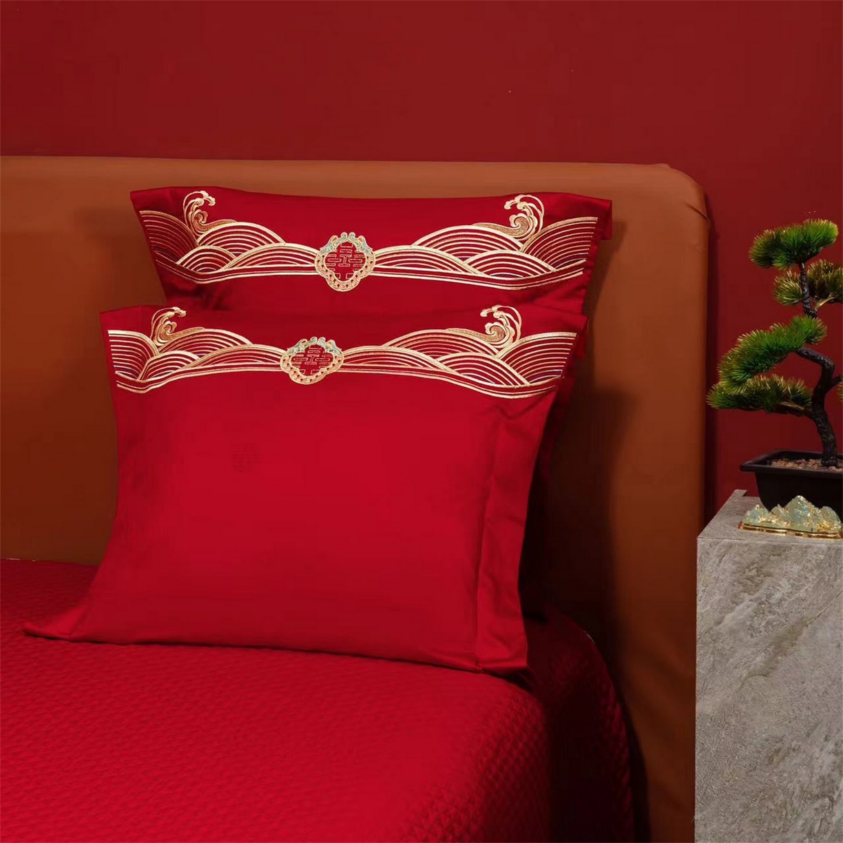 91家纺网 家纺一手货源 找家纺 美娘阁 2025新款长绒棉全棉贡缎提花款新中式古典韵味精美刺绣婚庆四件套系列 龙凤喜嗣