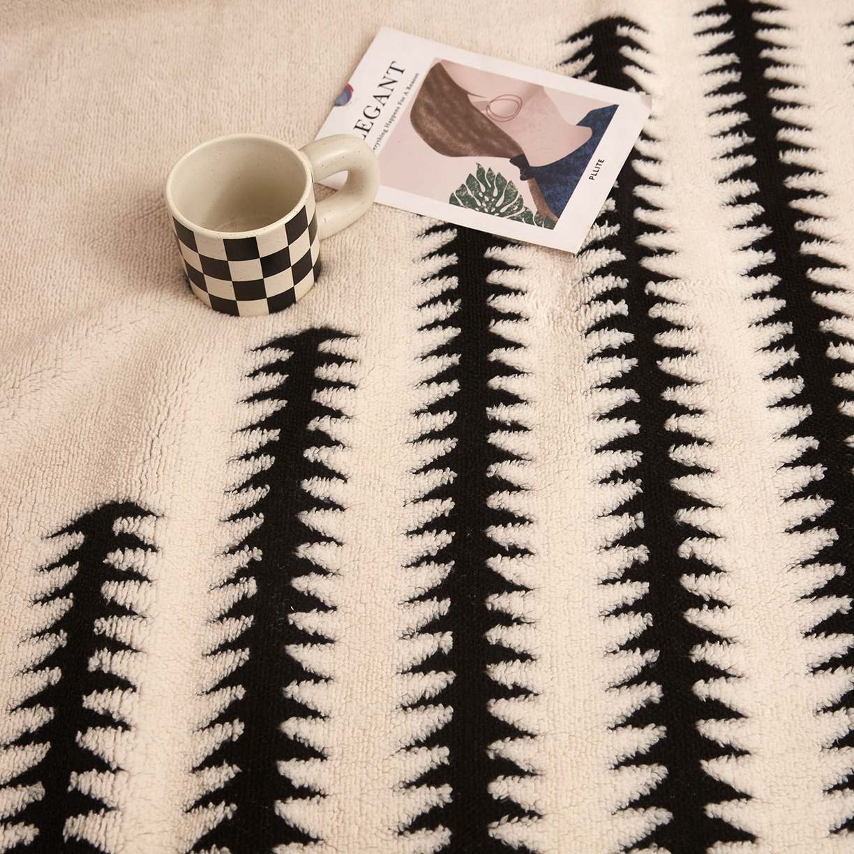 91家纺网 家纺一手货源 找家纺 悦织湾家纺 2025新款黑白阳离子熊猫绒毛球毯轻奢雅致多功能毛毯盖毯休闲毯沙发毯跨境专供可定制量大可谈 熊猫绒毛球-节节高