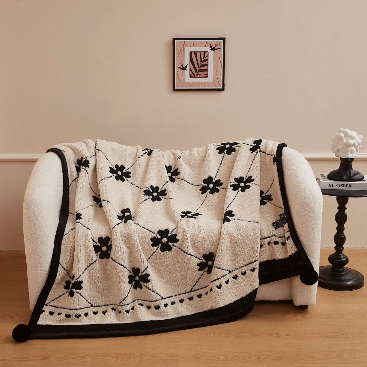 悦织湾家纺 2025新款黑白阳离子熊猫绒毛球毯轻奢雅致多功能毛毯盖毯休闲毯沙发毯跨境专供可定制量大可谈 熊猫绒毛球毯-爱心花朵