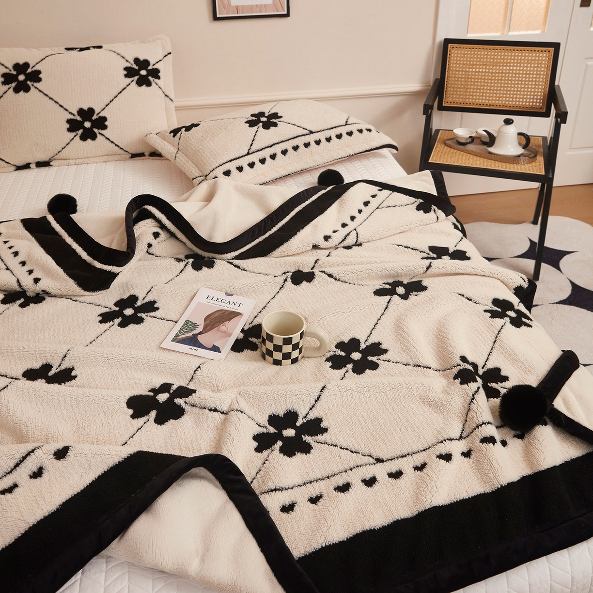 91家纺网 家纺一手货源 找家纺 悦织湾家纺 2025新款黑白阳离子熊猫绒毛球毯轻奢雅致多功能毛毯盖毯休闲毯沙发毯跨境专供可定制量大可谈 熊猫绒毛球毯-爱心花朵