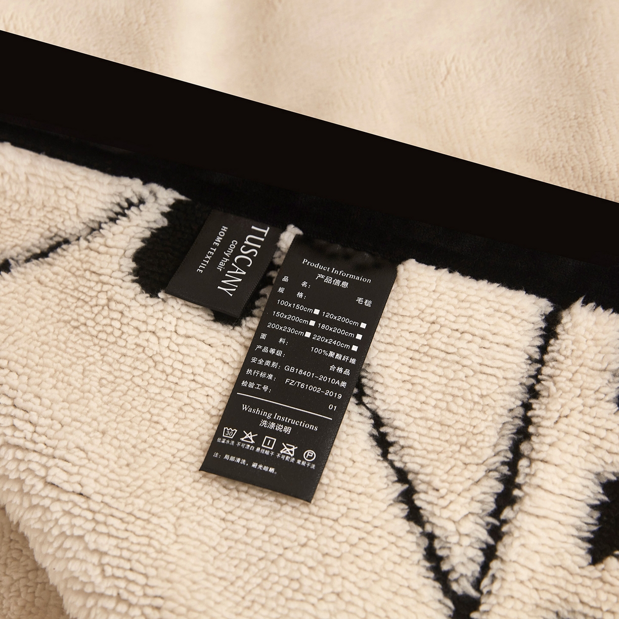 91家纺网 家纺一手货源 找家纺 悦织湾家纺 2025新款黑白阳离子熊猫绒毛球毯轻奢雅致多功能毛毯盖毯休闲毯沙发毯跨境专供可定制量大可谈 熊猫绒毛球毯-爱心花朵