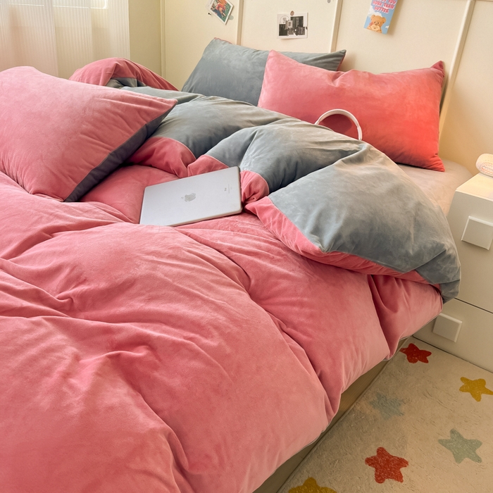 91家纺网 家纺一手货源 找家纺 悦织湾家纺 2025新款亲肤水晶绒四件套纯色轻奢加厚保暖床单床笠款四件套学生宿舍三件套单被套 水晶绒豆沙浅灰