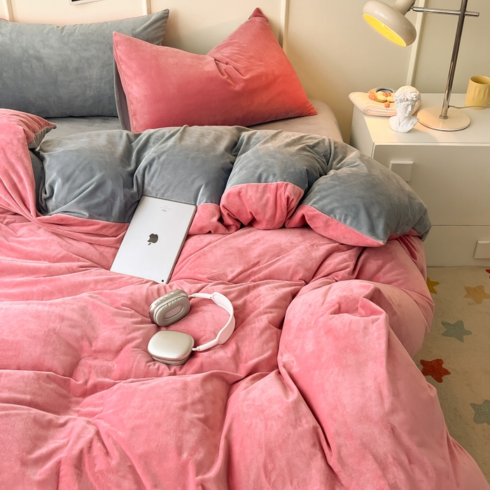 91家纺网 家纺一手货源 找家纺 悦织湾家纺 2025新款亲肤水晶绒四件套纯色轻奢加厚保暖床单床笠款四件套学生宿舍三件套单被套 水晶绒豆沙浅灰