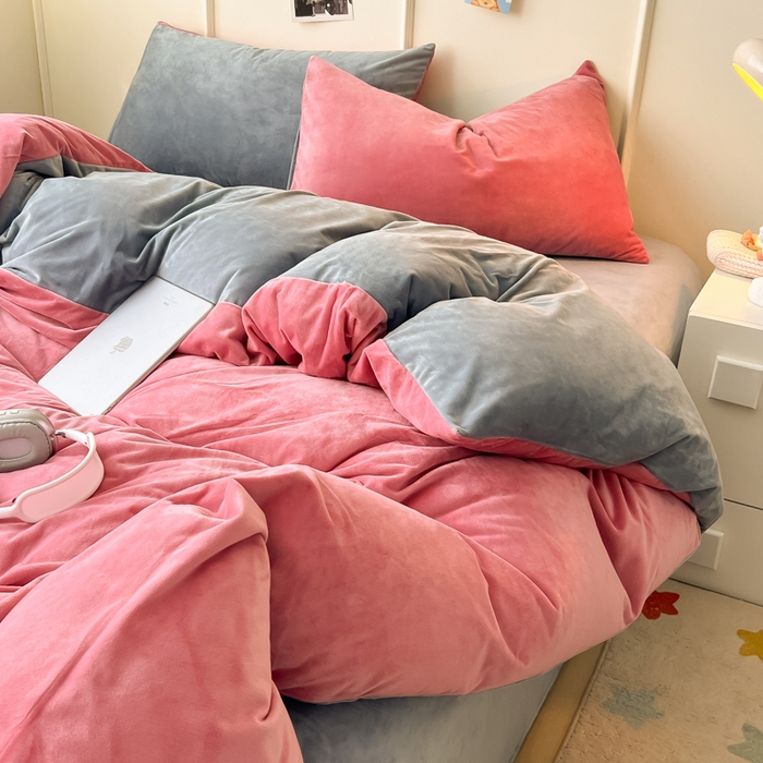 91家纺网 家纺一手货源 找家纺 悦织湾家纺 2025新款亲肤水晶绒四件套纯色轻奢加厚保暖床单床笠款四件套学生宿舍三件套单被套 水晶绒豆沙浅灰