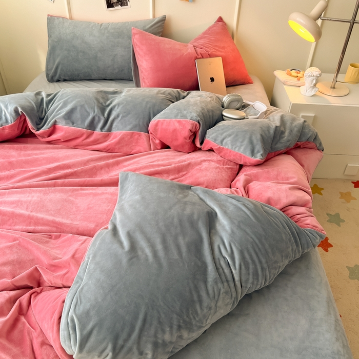 91家纺网 家纺一手货源 找家纺 悦织湾家纺 2025新款亲肤水晶绒四件套纯色轻奢加厚保暖床单床笠款四件套学生宿舍三件套单被套 水晶绒豆沙浅灰