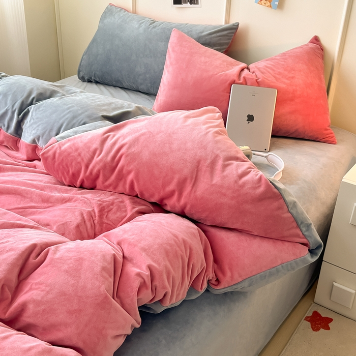 91家纺网 家纺一手货源 找家纺 悦织湾家纺 2025新款亲肤水晶绒四件套纯色轻奢加厚保暖床单床笠款四件套学生宿舍三件套单被套 水晶绒豆沙浅灰