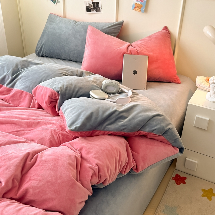 91家纺网 家纺一手货源 找家纺 悦织湾家纺 2025新款亲肤水晶绒四件套纯色轻奢加厚保暖床单床笠款四件套学生宿舍三件套单被套 水晶绒豆沙浅灰