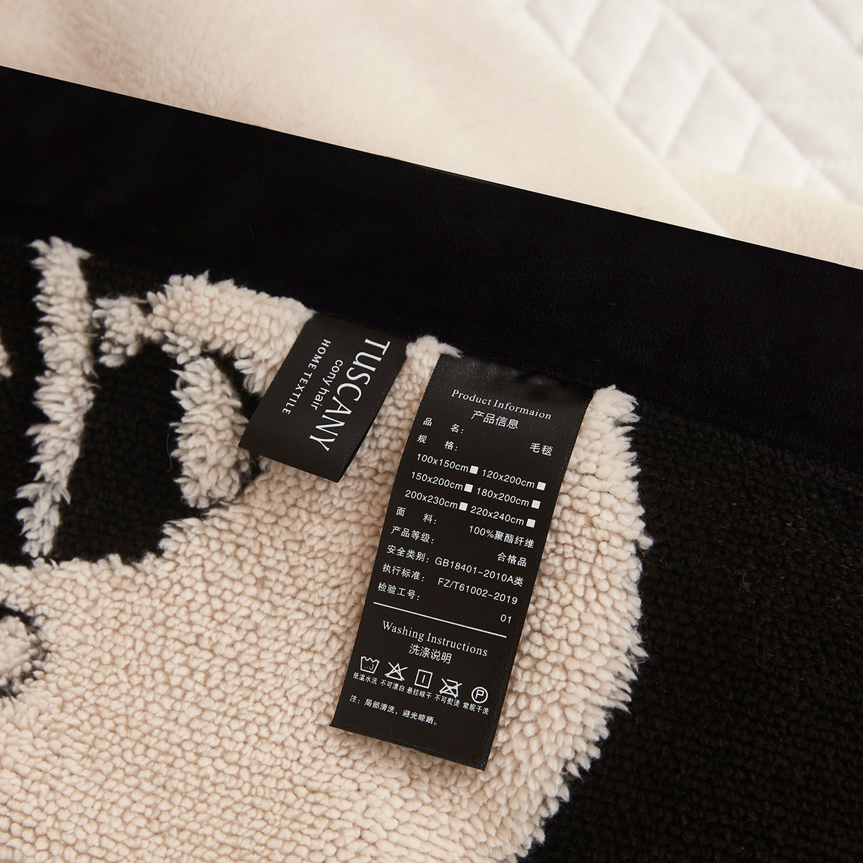 91家纺网 家纺一手货源 找家纺 悦织湾家纺 2025新款黑白阳离子熊猫绒毛球毯轻奢雅致多功能毛毯盖毯休闲毯沙发毯跨境专供可定制量大可谈 熊猫绒毛球毯-小布布