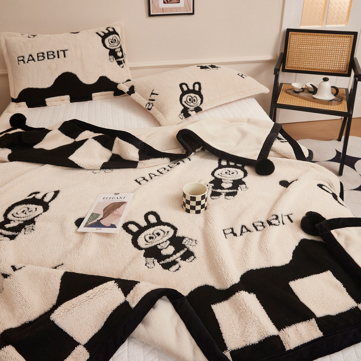 91家纺网 家纺一手货源 找家纺 悦织湾家纺 2025新款黑白阳离子熊猫绒毛球毯轻奢雅致多功能毛毯盖毯休闲毯沙发毯跨境专供可定制量大可谈 熊猫绒毛球毯-小布布