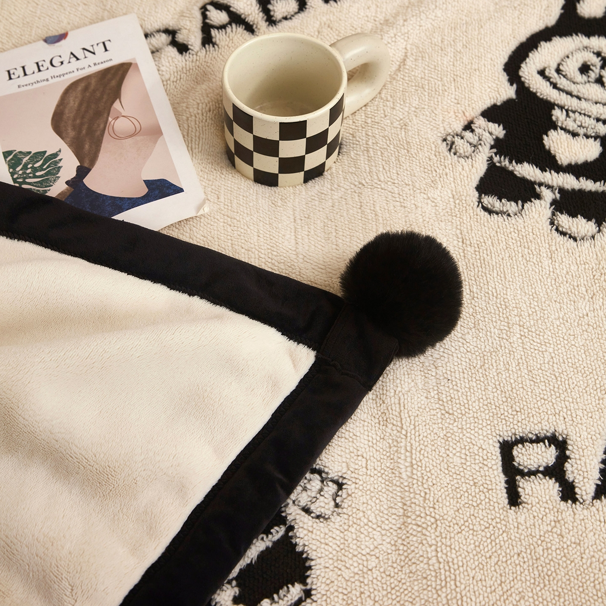 91家纺网 家纺一手货源 找家纺 悦织湾家纺 2025新款黑白阳离子熊猫绒毛球毯轻奢雅致多功能毛毯盖毯休闲毯沙发毯跨境专供可定制量大可谈 熊猫绒毛球毯-小布布