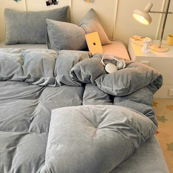 91家纺网 家纺一手货源 找家纺 悦织湾家纺 2025新款亲肤水晶绒四件套纯色轻奢加厚保暖床单床笠款四件套学生宿舍三件套单被套 水晶绒浅灰