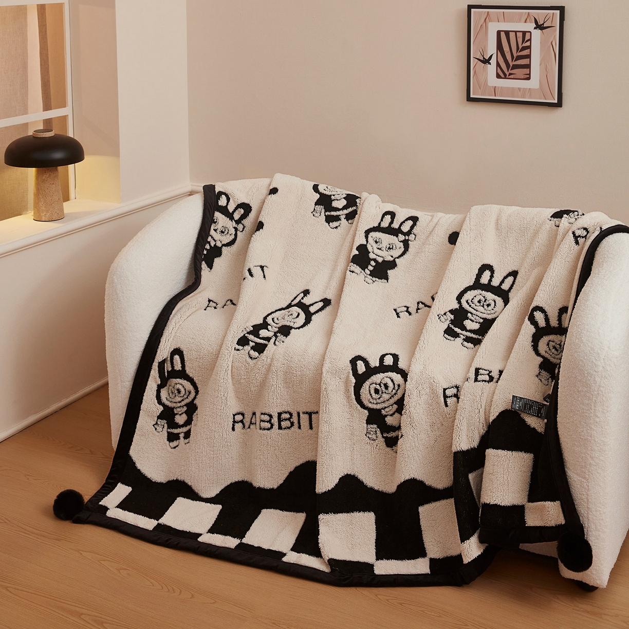 91家纺网 家纺一手货源 找家纺 悦织湾家纺 2025新款黑白阳离子熊猫绒毛球毯轻奢雅致多功能毛毯盖毯休闲毯沙发毯跨境专供可定制量大可谈 熊猫绒毛球毯-小布布