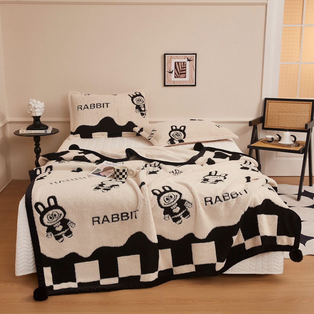 91家纺网 家纺一手货源 找家纺 悦织湾家纺 2025新款黑白阳离子熊猫绒毛球毯轻奢雅致多功能毛毯盖毯休闲毯沙发毯跨境专供可定制量大可谈 熊猫绒毛球毯-小布布