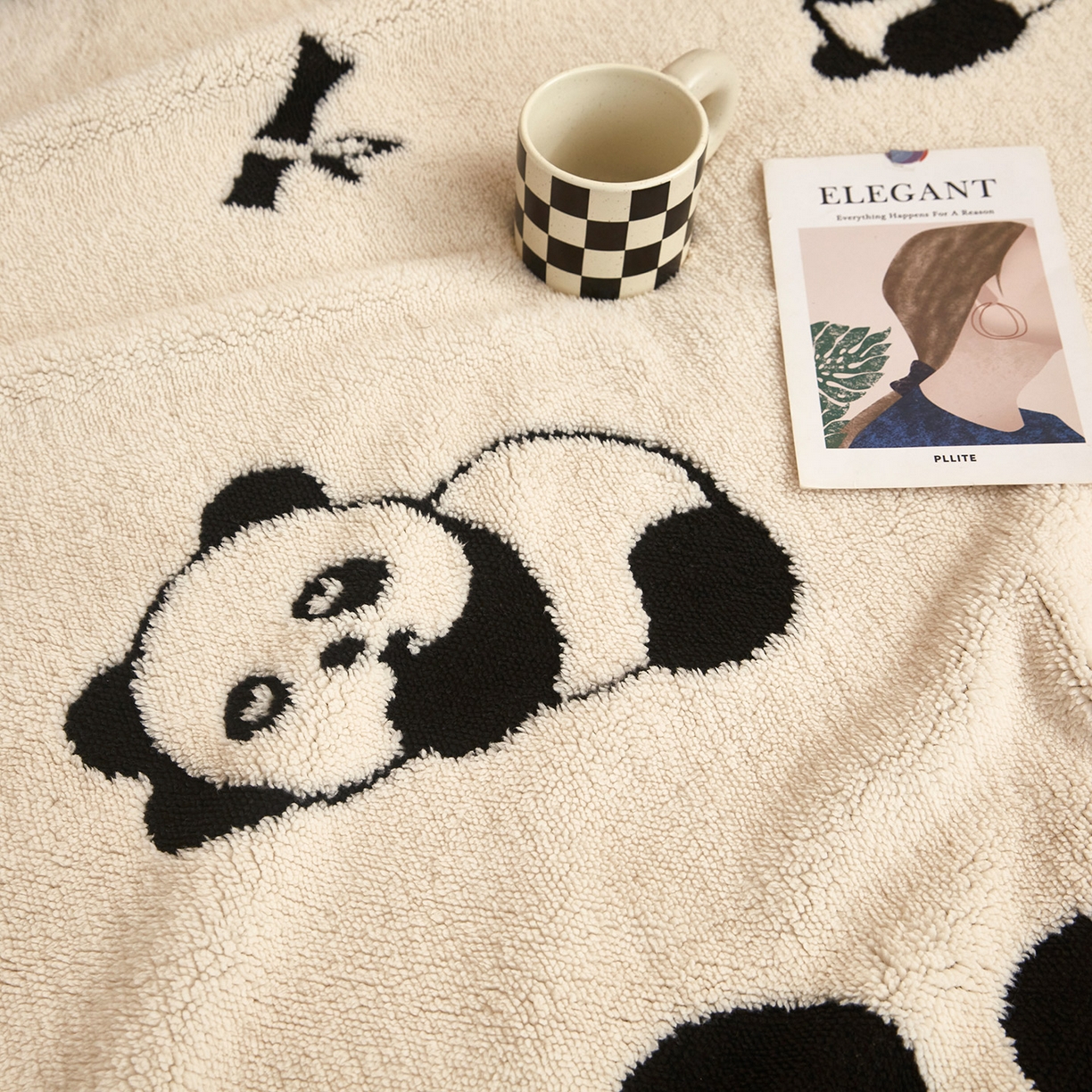 91家纺网 家纺一手货源 找家纺 悦织湾家纺 2025新款黑白阳离子熊猫绒毛球毯轻奢雅致多功能毛毯盖毯休闲毯沙发毯跨境专供可定制量大可谈 熊猫绒毛球毯-熊猫
