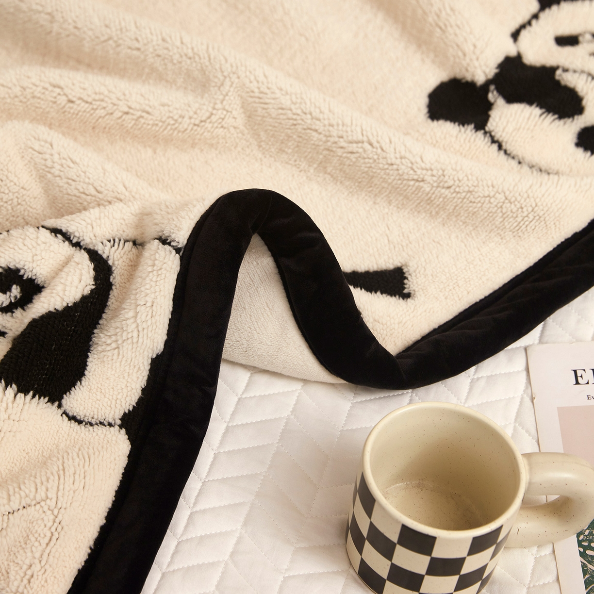 91家纺网 家纺一手货源 找家纺 悦织湾家纺 2025新款黑白阳离子熊猫绒毛球毯轻奢雅致多功能毛毯盖毯休闲毯沙发毯跨境专供可定制量大可谈 熊猫绒毛球毯-熊猫