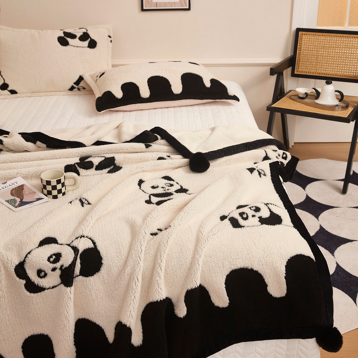 91家纺网 家纺一手货源 找家纺 悦织湾家纺 2025新款黑白阳离子熊猫绒毛球毯轻奢雅致多功能毛毯盖毯休闲毯沙发毯跨境专供可定制量大可谈 熊猫绒毛球毯-熊猫