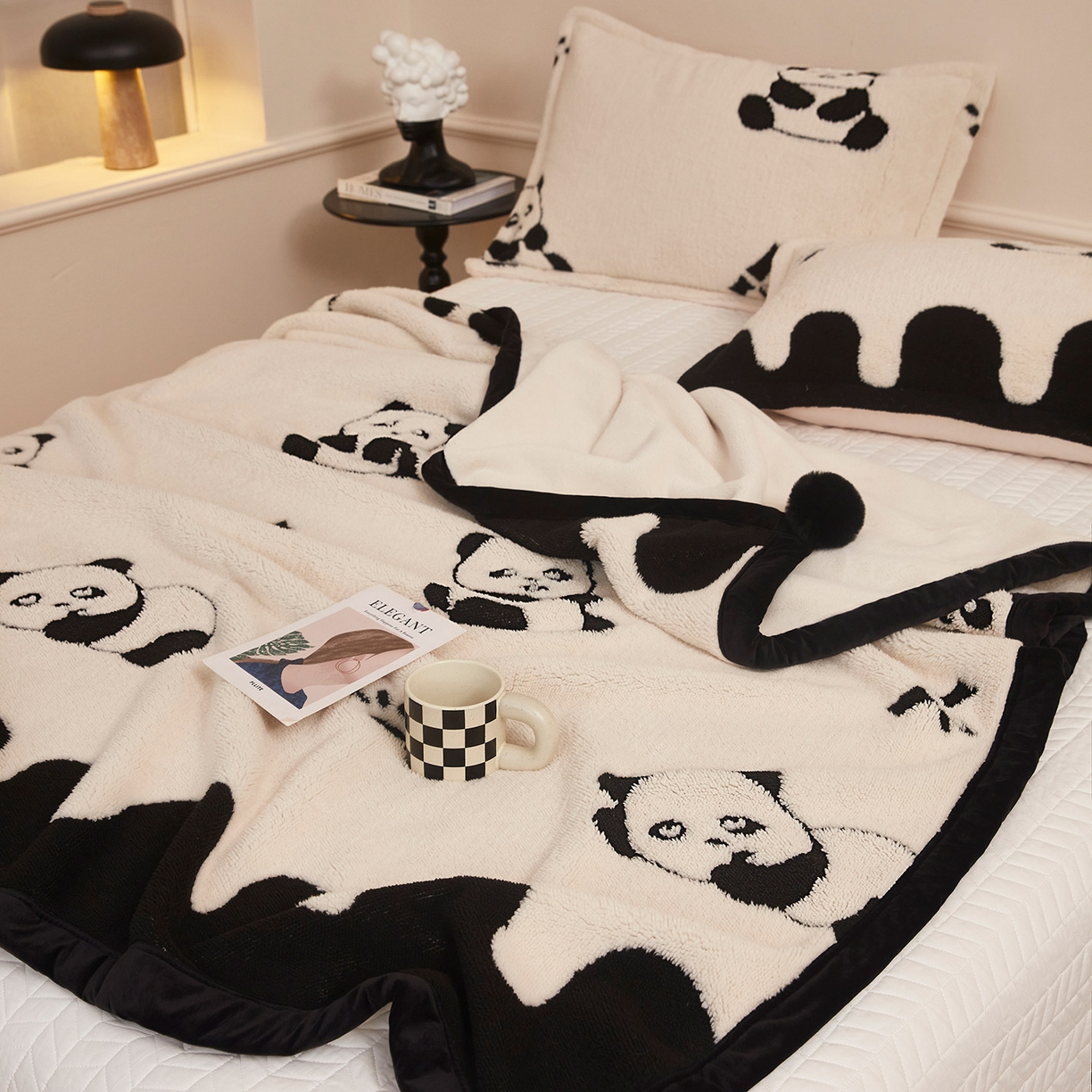 91家纺网 家纺一手货源 找家纺 悦织湾家纺 2025新款黑白阳离子熊猫绒毛球毯轻奢雅致多功能毛毯盖毯休闲毯沙发毯跨境专供可定制量大可谈 熊猫绒毛球毯-熊猫
