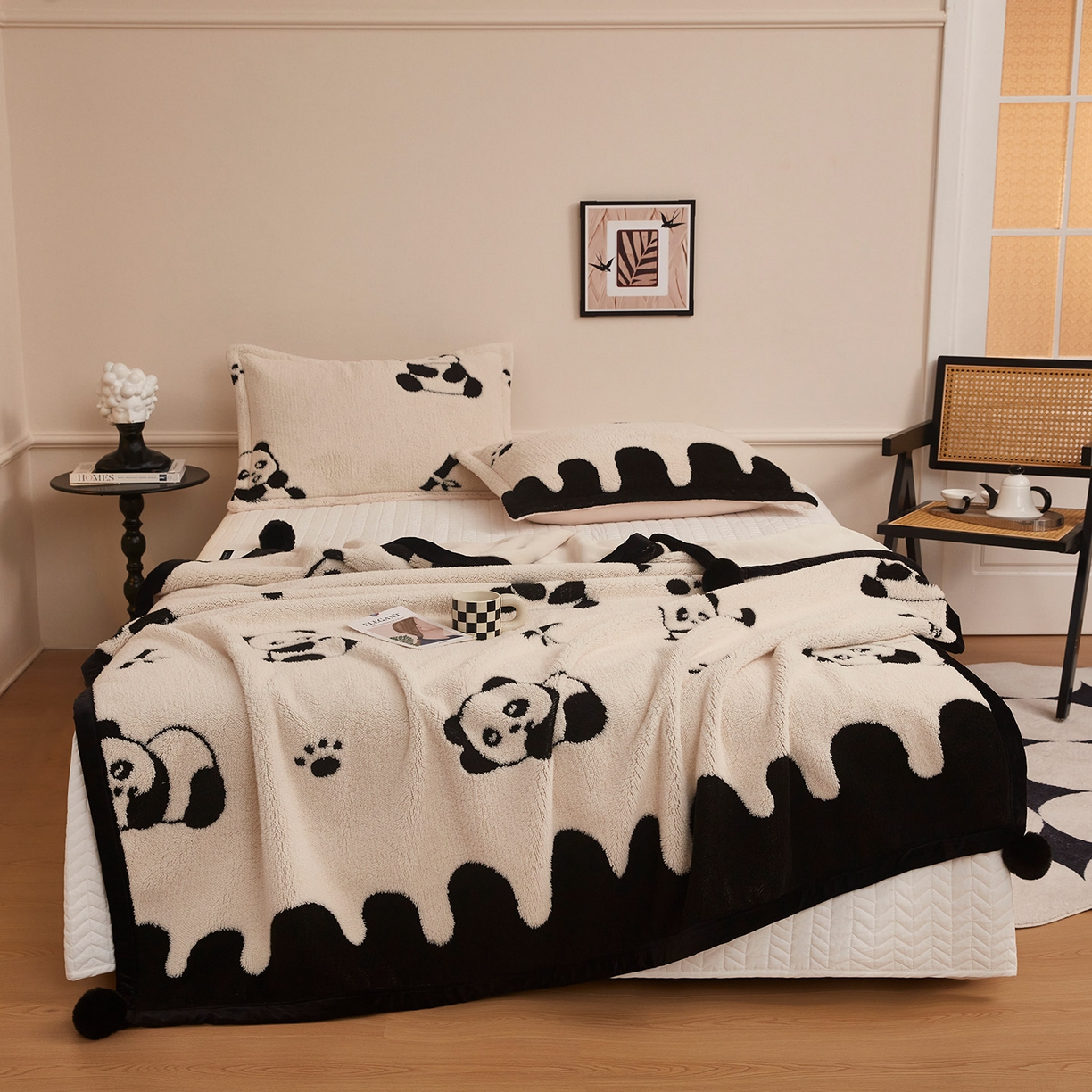 91家纺网 家纺一手货源 找家纺 悦织湾家纺 2025新款黑白阳离子熊猫绒毛球毯轻奢雅致多功能毛毯盖毯休闲毯沙发毯跨境专供可定制量大可谈 熊猫绒毛球毯-熊猫