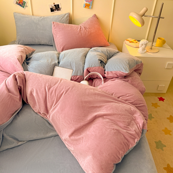 91家纺网 家纺一手货源 找家纺 悦织湾家纺 2025新款亲肤水晶绒四件套纯色轻奢加厚保暖床单床笠款四件套学生宿舍三件套单被套 水晶绒浅紫+浅兰