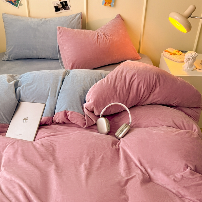 91家纺网 家纺一手货源 找家纺 悦织湾家纺 2025新款亲肤水晶绒四件套纯色轻奢加厚保暖床单床笠款四件套学生宿舍三件套单被套 水晶绒浅紫+浅兰