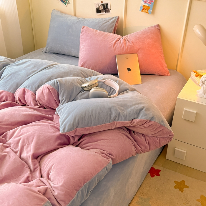 91家纺网 家纺一手货源 找家纺 悦织湾家纺 2025新款亲肤水晶绒四件套纯色轻奢加厚保暖床单床笠款四件套学生宿舍三件套单被套 水晶绒浅紫+浅兰
