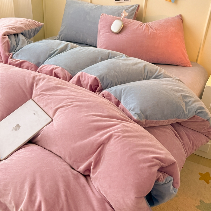 91家纺网 家纺一手货源 找家纺 悦织湾家纺 2025新款亲肤水晶绒四件套纯色轻奢加厚保暖床单床笠款四件套学生宿舍三件套单被套 水晶绒浅紫+浅兰