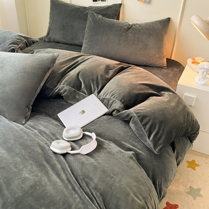 91家纺网 家纺一手货源 找家纺 悦织湾家纺 2025新款亲肤水晶绒四件套纯色轻奢加厚保暖床单床笠款四件套学生宿舍三件套单被套 水晶绒深灰