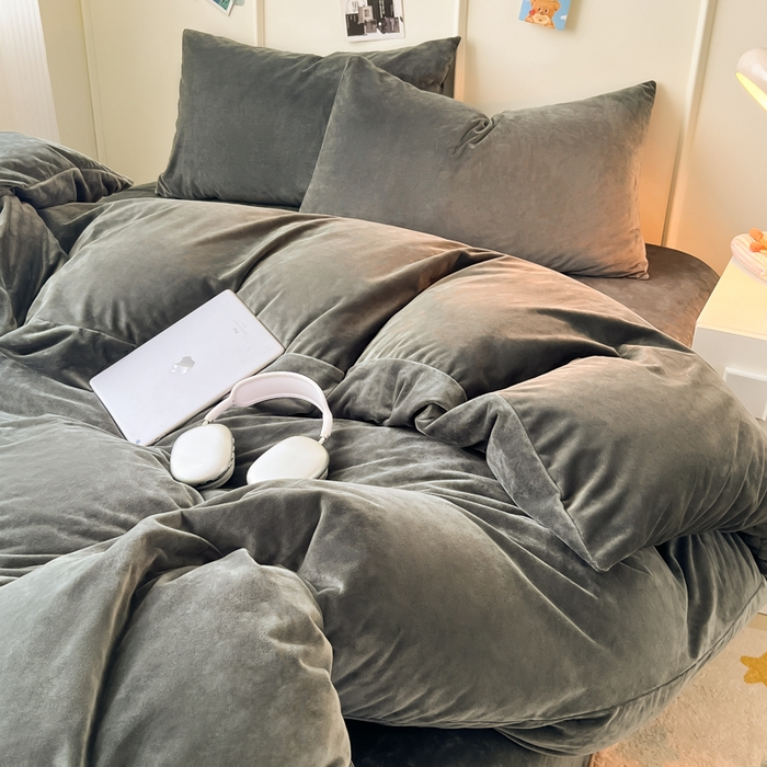 91家纺网 家纺一手货源 找家纺 悦织湾家纺 2025新款亲肤水晶绒四件套纯色轻奢加厚保暖床单床笠款四件套学生宿舍三件套单被套 水晶绒深灰