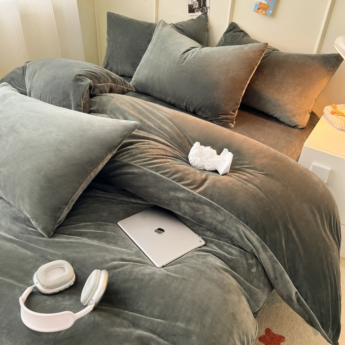 91家纺网 家纺一手货源 找家纺 悦织湾家纺 2025新款亲肤水晶绒四件套纯色轻奢加厚保暖床单床笠款四件套学生宿舍三件套单被套 水晶绒深灰