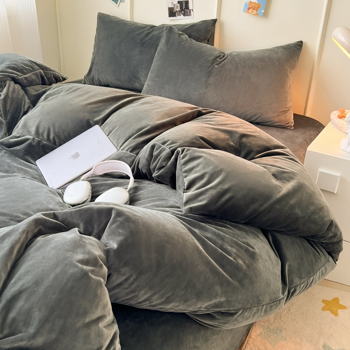 91家纺网 家纺一手货源 找家纺 悦织湾家纺 2025新款亲肤水晶绒四件套纯色轻奢加厚保暖床单床笠款四件套学生宿舍三件套单被套 水晶绒深灰