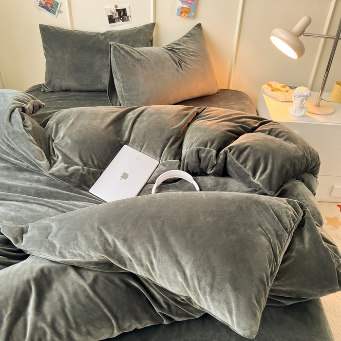 91家纺网 家纺一手货源 找家纺 悦织湾家纺 2025新款亲肤水晶绒四件套纯色轻奢加厚保暖床单床笠款四件套学生宿舍三件套单被套 水晶绒深灰