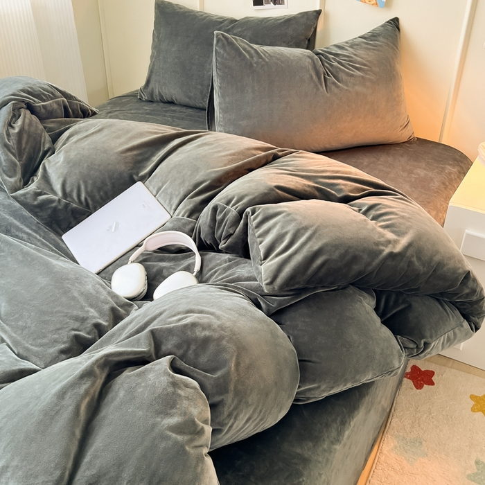 91家纺网 家纺一手货源 找家纺 悦织湾家纺 2025新款亲肤水晶绒四件套纯色轻奢加厚保暖床单床笠款四件套学生宿舍三件套单被套 水晶绒深灰