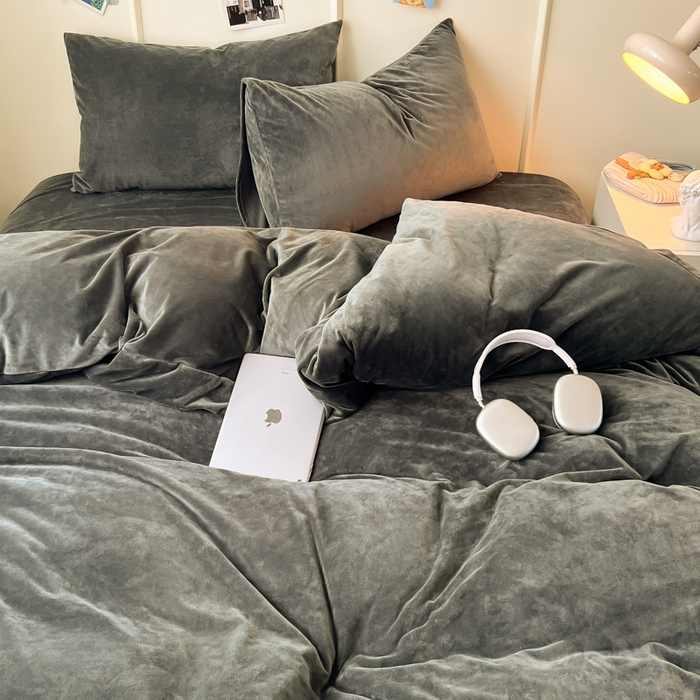 91家纺网 家纺一手货源 找家纺 悦织湾家纺 2025新款亲肤水晶绒四件套纯色轻奢加厚保暖床单床笠款四件套学生宿舍三件套单被套 水晶绒深灰