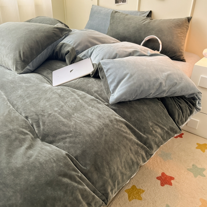 91家纺网 家纺一手货源 找家纺 悦织湾家纺 2025新款亲肤水晶绒四件套纯色轻奢加厚保暖床单床笠款四件套学生宿舍三件套单被套 水晶绒深灰+浅灰