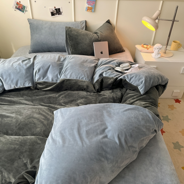 91家纺网 家纺一手货源 找家纺 悦织湾家纺 2025新款亲肤水晶绒四件套纯色轻奢加厚保暖床单床笠款四件套学生宿舍三件套单被套 水晶绒深灰+浅灰