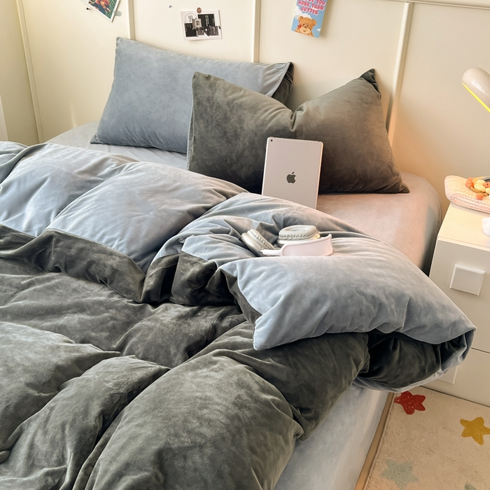 91家纺网 家纺一手货源 找家纺 悦织湾家纺 2025新款亲肤水晶绒四件套纯色轻奢加厚保暖床单床笠款四件套学生宿舍三件套单被套 水晶绒深灰+浅灰