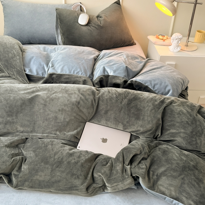 91家纺网 家纺一手货源 找家纺 悦织湾家纺 2025新款亲肤水晶绒四件套纯色轻奢加厚保暖床单床笠款四件套学生宿舍三件套单被套 水晶绒深灰+浅灰