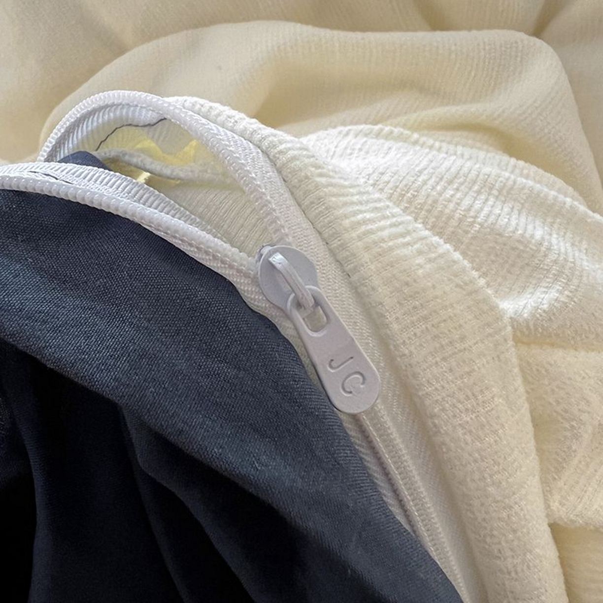 91家纺网 家纺一手货源 找家纺 （总）悦织湾家纺 2025新款雪尼尔亲肤四件套轻奢透气纯色单双人学生宿舍床上用品三四件套