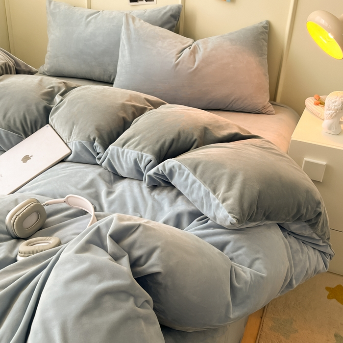 91家纺网 家纺一手货源 找家纺 悦织湾家纺 2025新款亲肤水晶绒四件套纯色轻奢加厚保暖床单床笠款四件套学生宿舍三件套单被套 水晶绒天空兰+浅灰